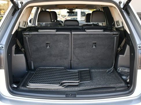 Used 2025 Volkswagen Atlas SEL Premium R-Line image 16