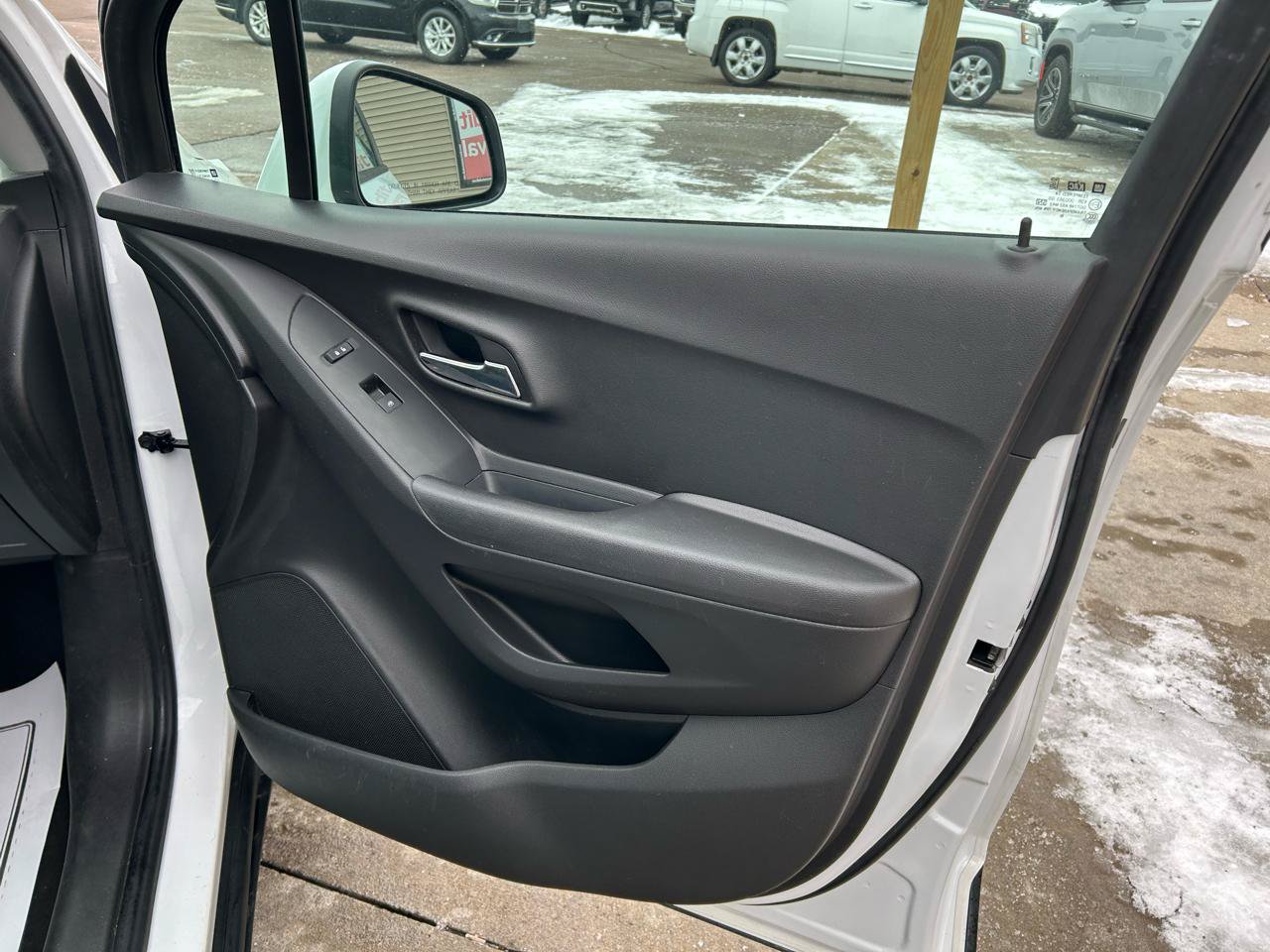 Used 2020 Chevrolet Trax LS w/ Tint and Cruise Package FWD image 15