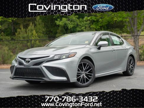 Used 2024 Toyota Camry SE w/ Cold Weather Package FWD image 1