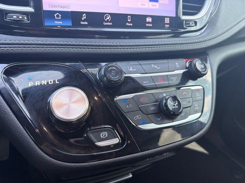 Used 2025 Chrysler Pacifica Select FWD image 28