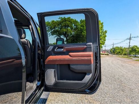 Used 2024 GMC Sierra 2500 Denali Ultimate w/ Max Trailering Package AWD/4WD image 11