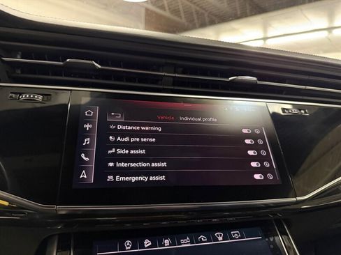 Used 2019 Audi Q8 Prestige w/ Luxury Package image 35