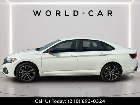 Used 2023 Volkswagen Jetta Sport image 6