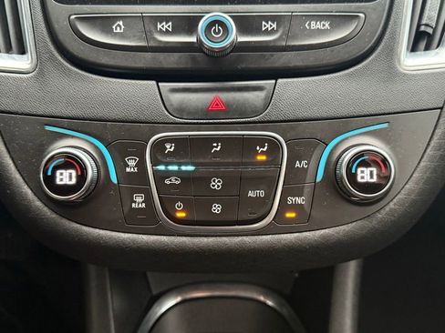 Used 2018 Chevrolet Malibu Hybrid w/ Driver Confidence Package image 5