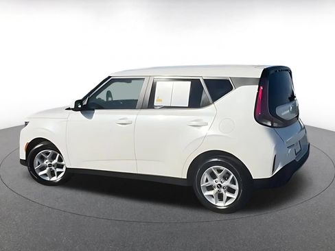 Used 2025 Kia Soul LX w/ LX Technology Package FWD image 7