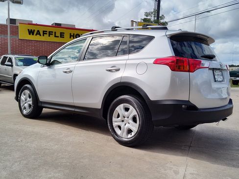 Used 2015 Toyota RAV4 LE image 4