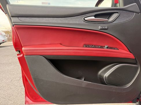 Used 2019 Alfa Romeo Stelvio image 14