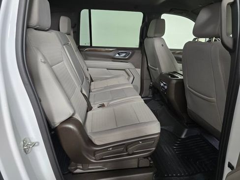 Used 2022 GMC Yukon XL SLE w/ Gmc Pro Safety Plus Package AWD/4WD image 13