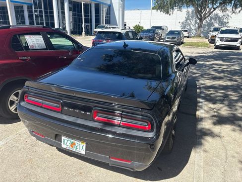 Used 2019 Dodge Challenger R/T RWD image 8
