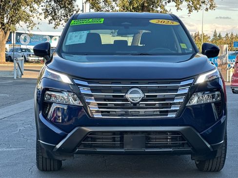 Used 2025 Nissan Rogue SV image 11