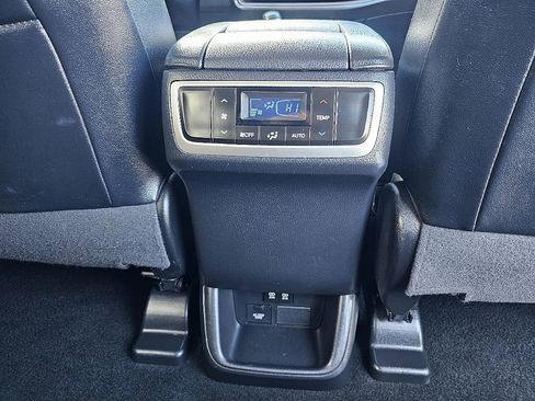 Used 2018 Toyota Highlander XLE image 21