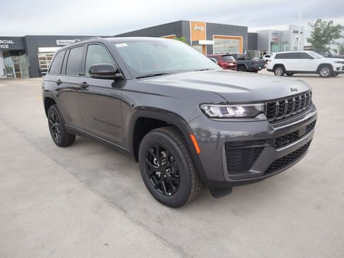 New 2026 Jeep Grand Cherokee Altitude AWD/4WD image 1