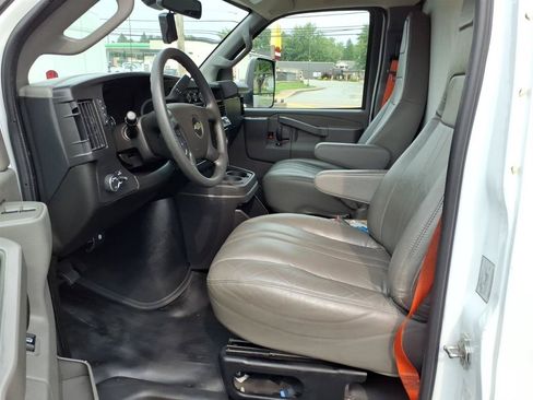 Used 2024 Chevrolet Express 3500 w/ Power Convenience Package RWD image 16