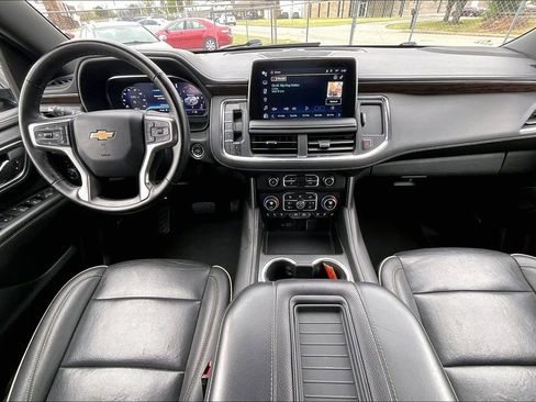 Used 2024 Chevrolet Suburban Premier AWD/4WD image 19
