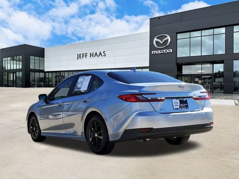 Used 2025 Toyota Camry LE image 2