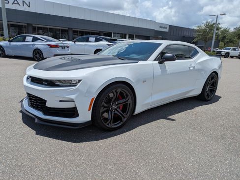 Used 2020 Chevrolet Camaro SS RWD image 8