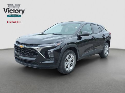 Used 2024 Chevrolet Trax LS FWD image 3