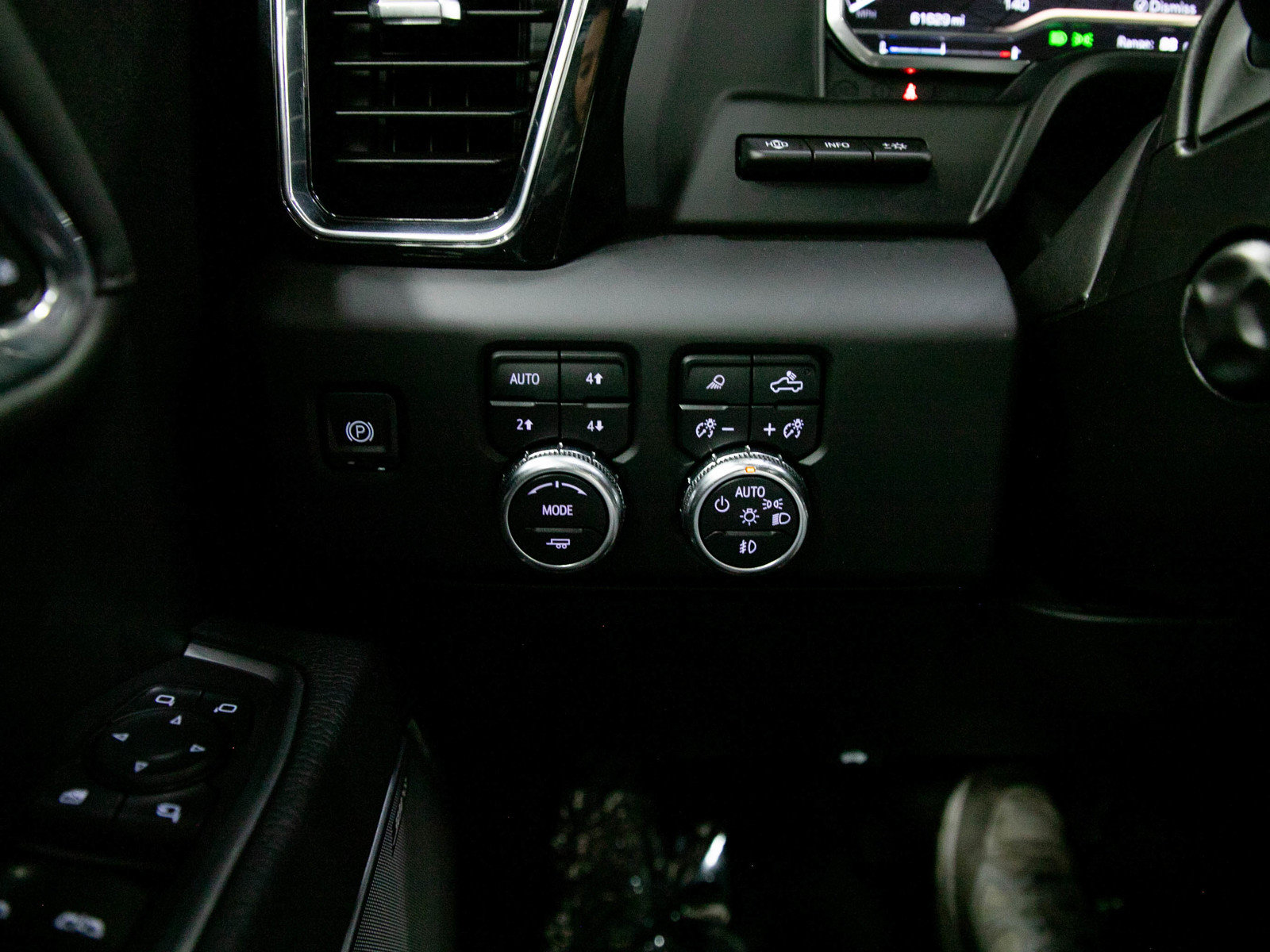 Used 2024 GMC Sierra 1500 Denali w/ Technology Package AWD/4WD image 24