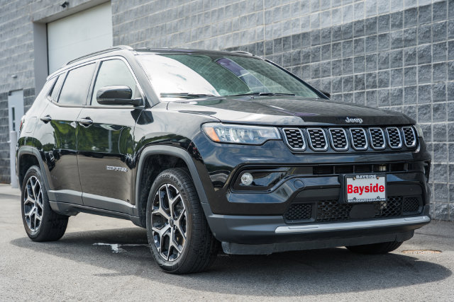 Used 2025 Jeep Compass Limited AWD/4WD image 2