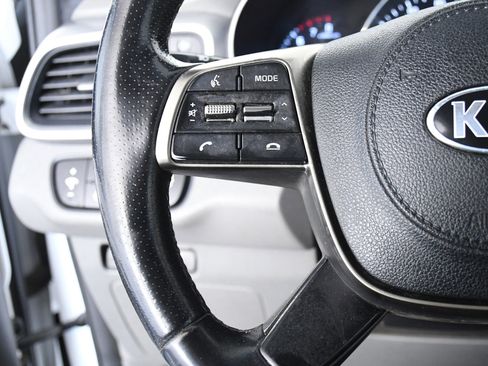 Used 2019 Kia Sorento SX image 11