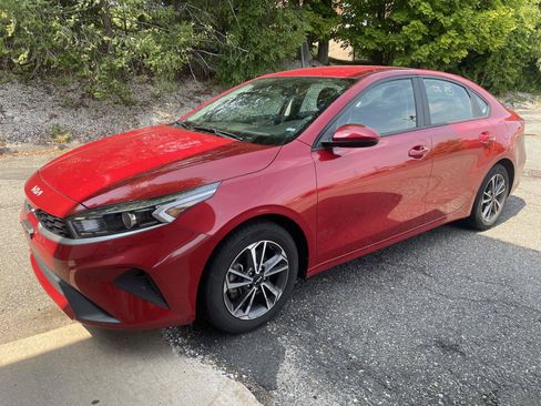 Used 2023 Kia Forte LXS FWD image 3