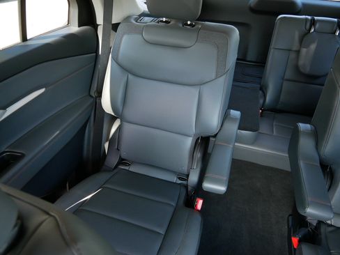 Used 2026 Ford Explorer Active w/ Active Comfort Package AWD/4WD image 12