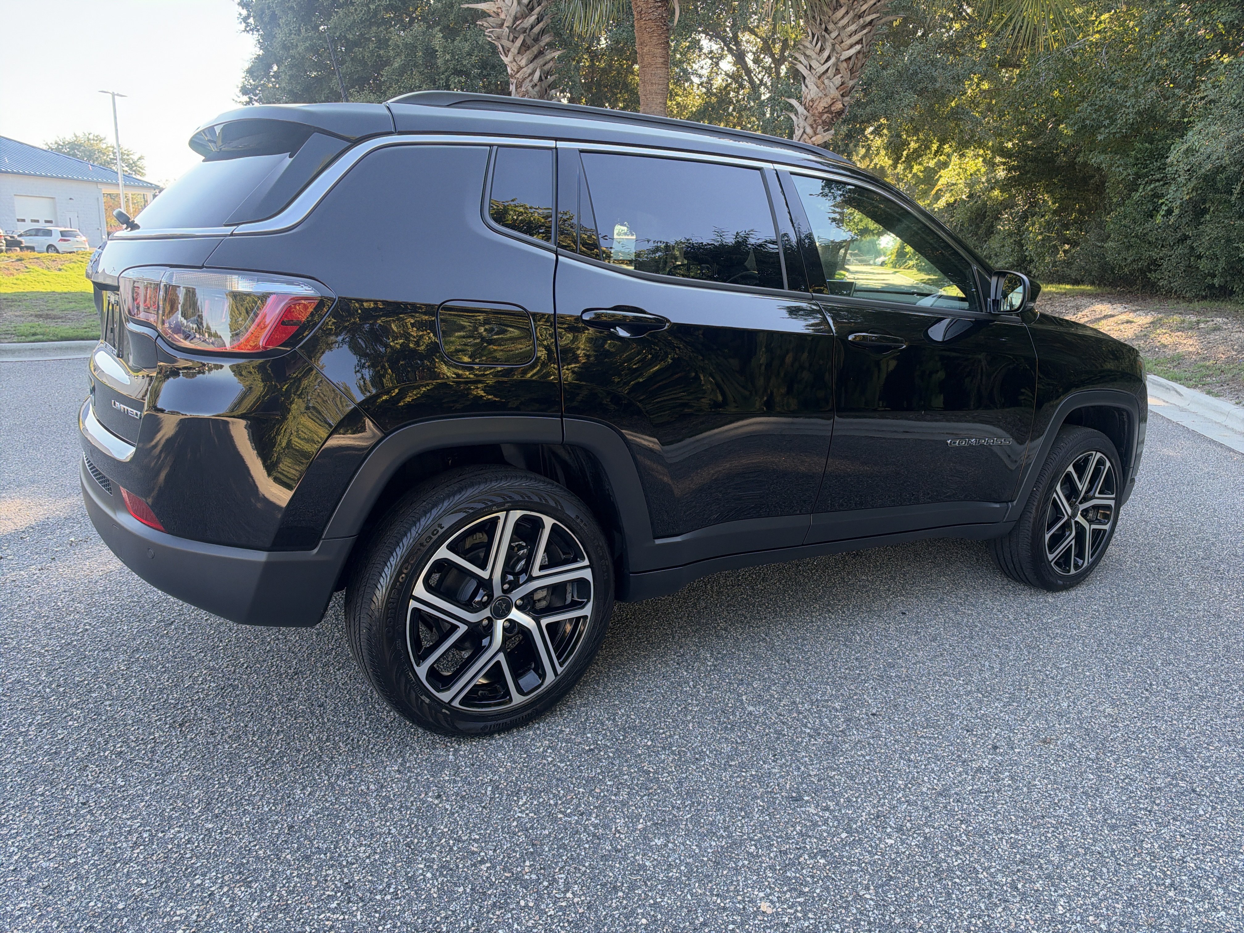 Used 2025 Jeep Compass Limited AWD/4WD image 9