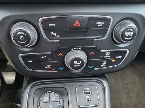 Used 2017 Jeep Compass Trailhawk w/ Leather Interior Group AWD/4WD image 20