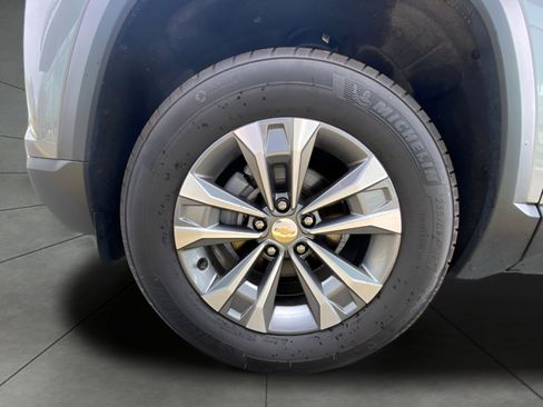 Used 2025 Chevrolet Equinox LT AWD/4WD image 2