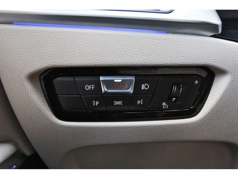 Used 2022 BMW 330i xDrive Sedan w/ Driving Assistance Package image 19