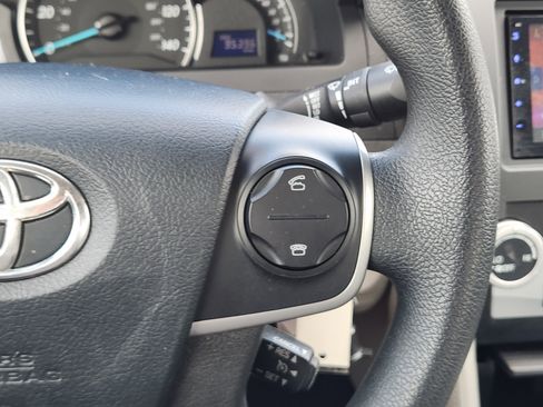 Used 2013 Toyota Camry LE image 34