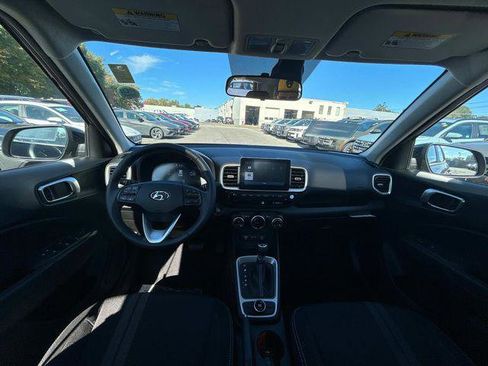 New 2025 Hyundai Venue SEL image 7