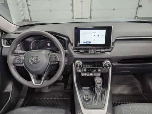 Used 2025 Toyota RAV4 XLE image 18