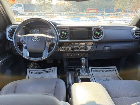 Used 2017 Toyota Tacoma TRD Off-Road w/ Premium & Technology Package image 14