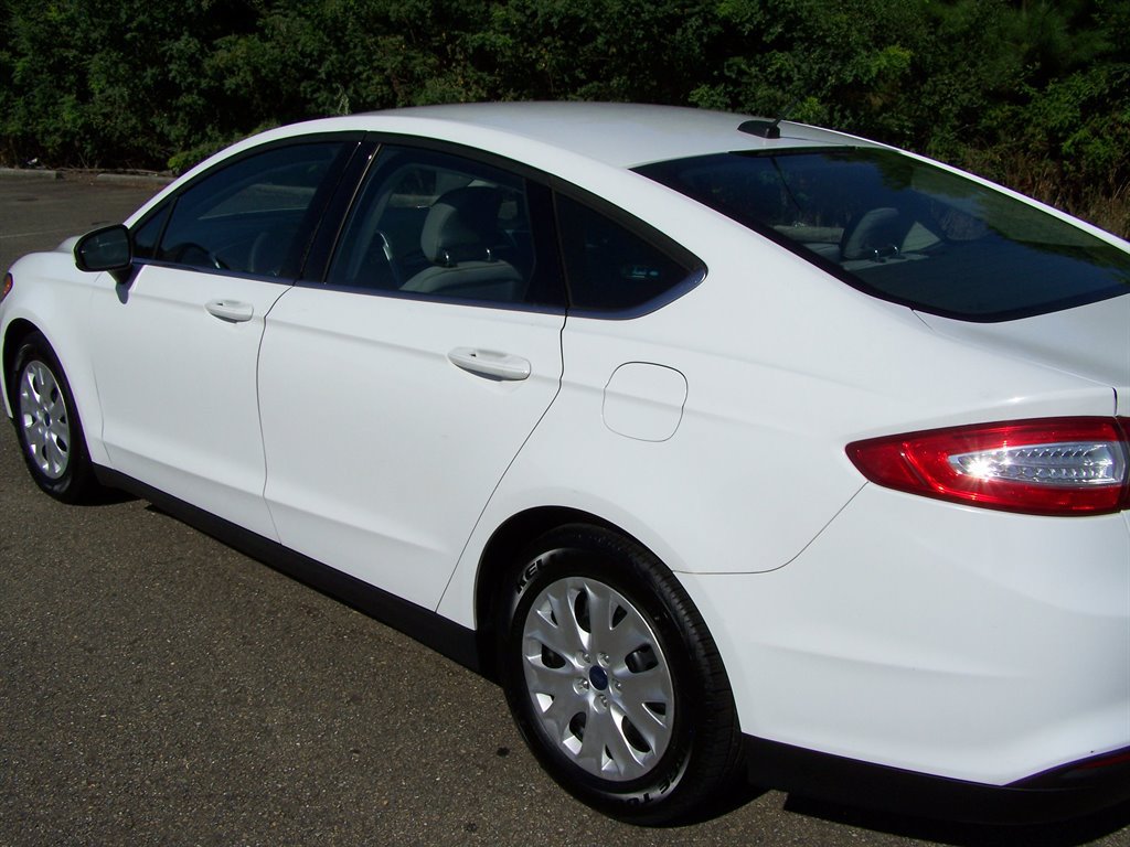 Used 2014 Ford Fusion S FWD image 18