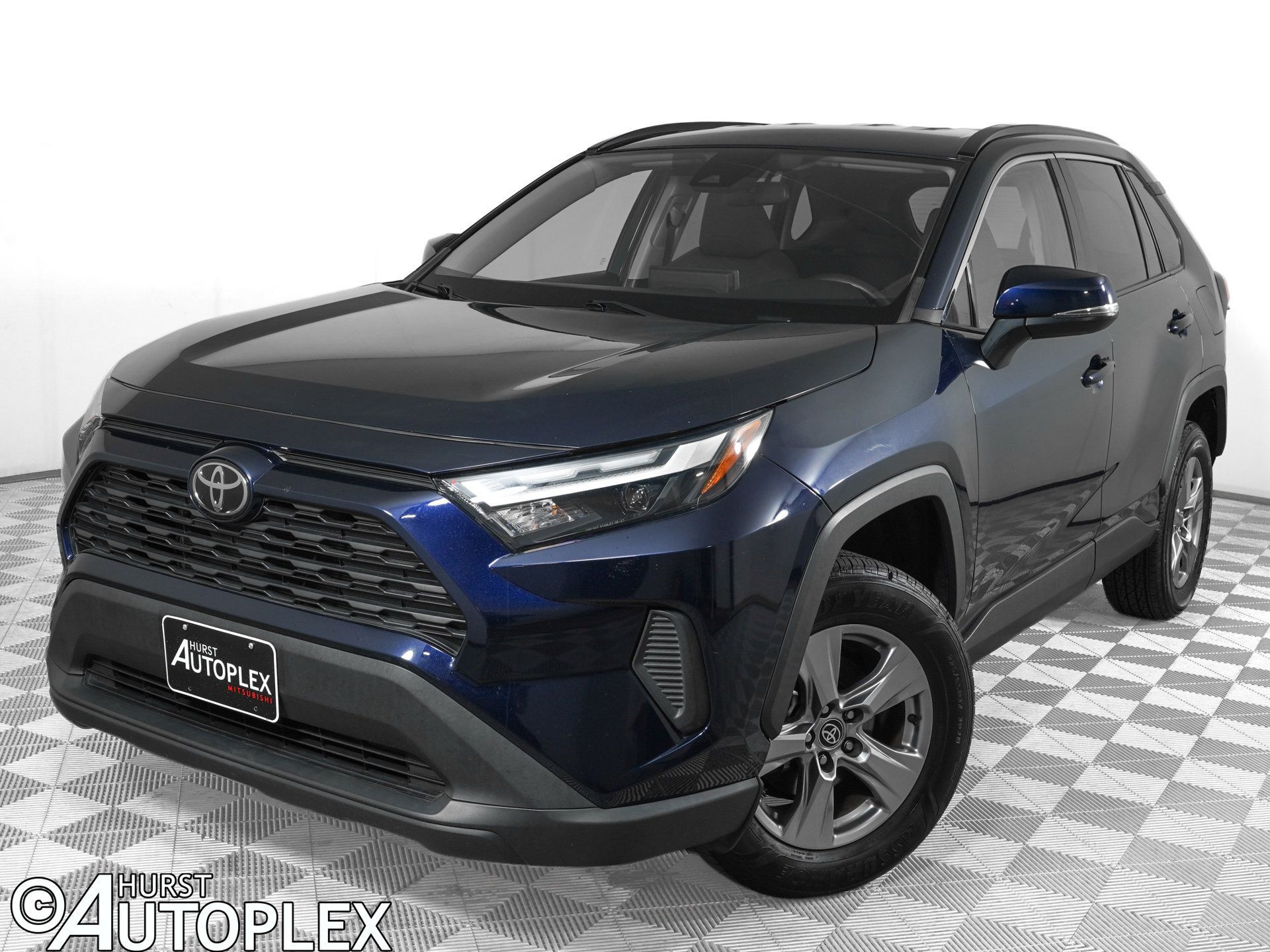 Used 2024 Toyota RAV4 XLE AWD/4WD image 1
