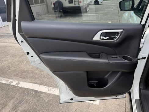 Used 2018 Nissan Pathfinder SL w/ Midnight Edition Package FWD image 24