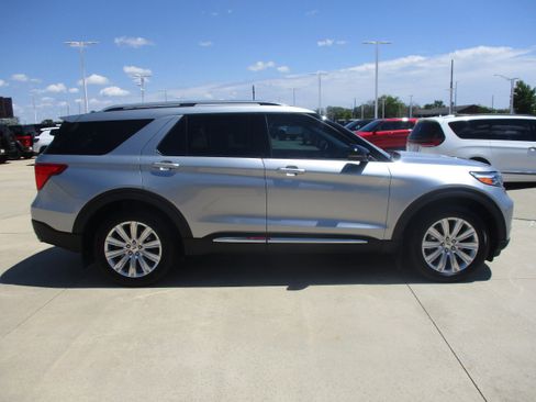 Used 2022 Ford Explorer Limited w/ Hybrid Equipment Group 310A AWD/4WD image 8