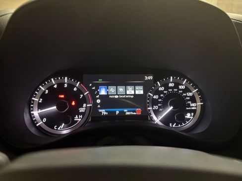 Used 2025 Toyota Highlander LE FWD image 42