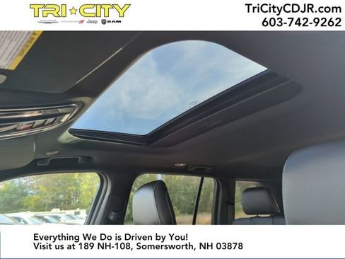 New 2025 Jeep Grand Cherokee Altitude image 33