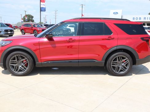Used 2025 Ford Explorer ST AWD/4WD image 8