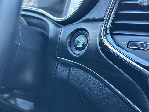 Used 2020 Jeep Grand Cherokee Limited image 33