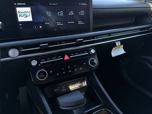 Used 2025 Hyundai Santa Cruz SEL FWD image 13