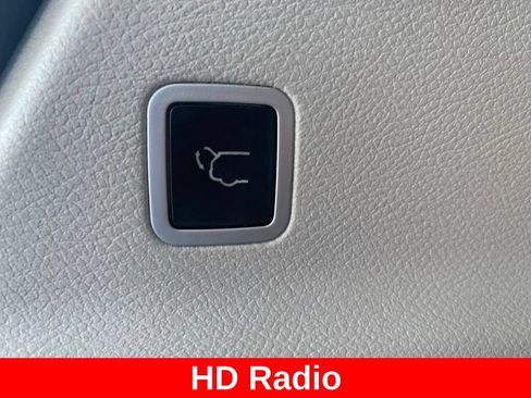 Used 2017 Chrysler Pacifica Touring-L Plus FWD image 11