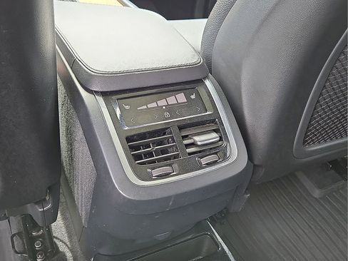 Used 2023 Volvo XC90 B6 Plus w/ Protection Package Premier image 18