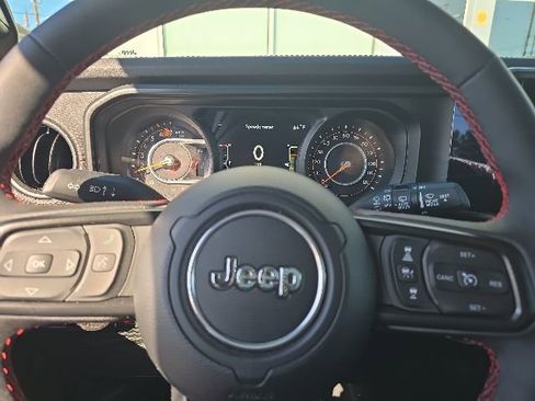 Used 2024 Jeep Wrangler Unlimited Rubicon w/ XTREMEE 35" Tire Package AWD/4WD image 5