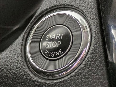 Used 2015 Nissan Rogue SV w/ SV Premium Package image 16