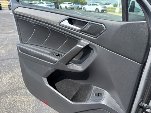 Used 2022 Volkswagen Tiguan SE FWD image 22