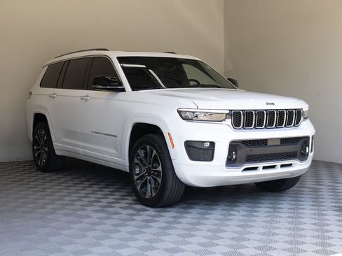Used 2022 Jeep Grand Cherokee L Overland w/ Luxury Tech Group IV AWD/4WD image 6