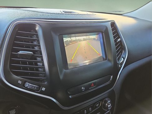 Used 2019 Jeep Cherokee Latitude Plus image 16